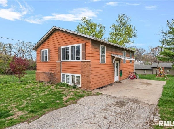 105 E MILL Street, Rochester, IL 62563