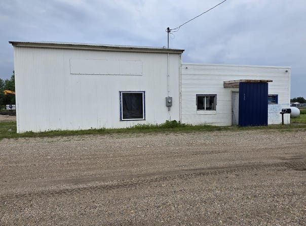 135 E Neosho St, Iroquois, SD 57353