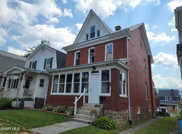 110 N 11th Avenue, Altoona, PA 16601