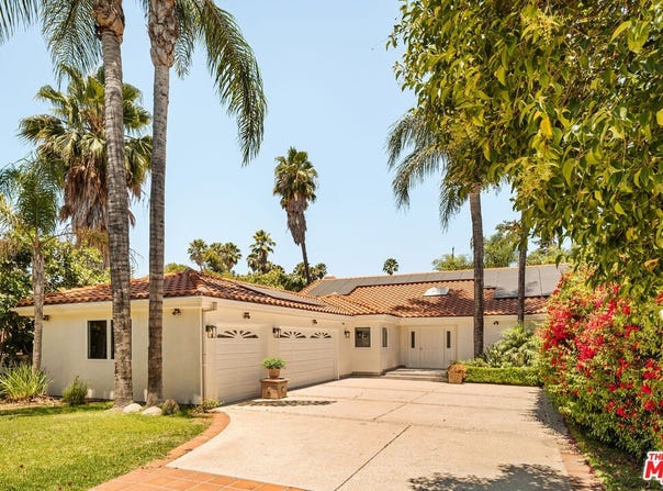 19443 Hatteras St, Los Angeles, CA 91356