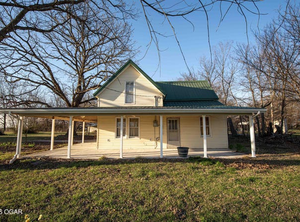 13 W Dade 22, Arcola, MO 65603