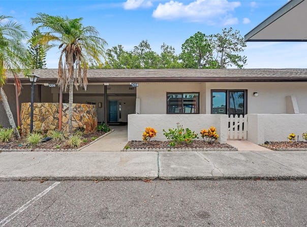 1208 HIGHLAND Avenue SE, LARGO, FL 33771