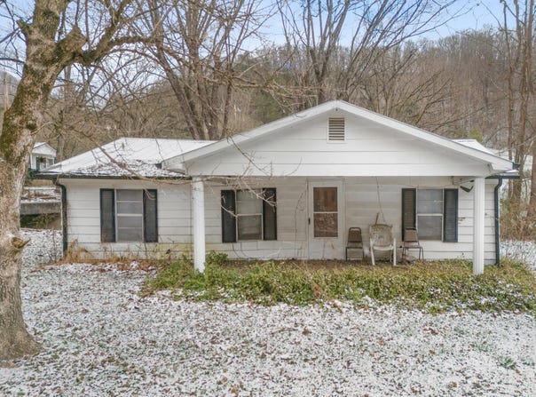 848 W Short Mountain Road, Sneedville, TN 37869