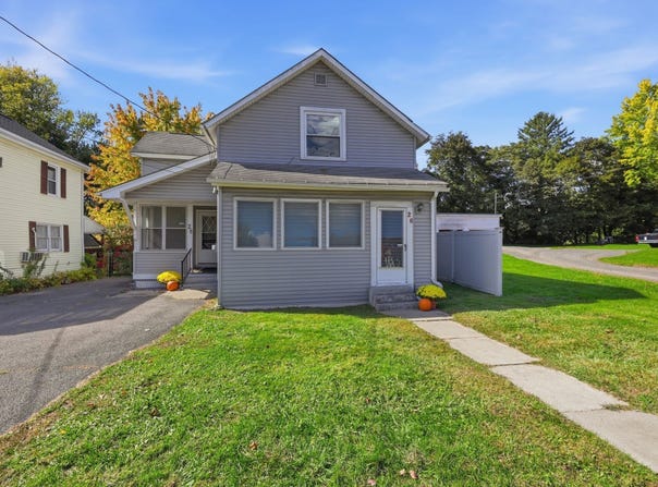 26 Elm St, Greenfield, MA 01301