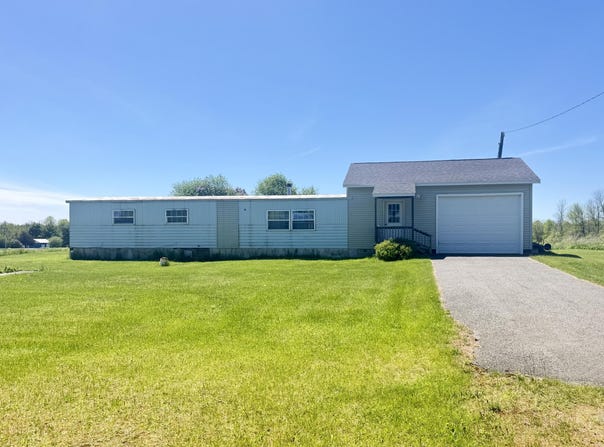 19 Lyons Road, Plattsburgh, NY 12901