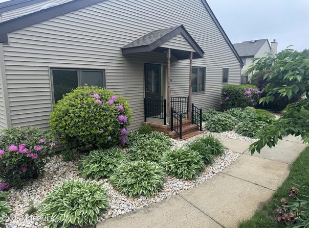 51 Malibu Court, Old Bridge, NJ 08857