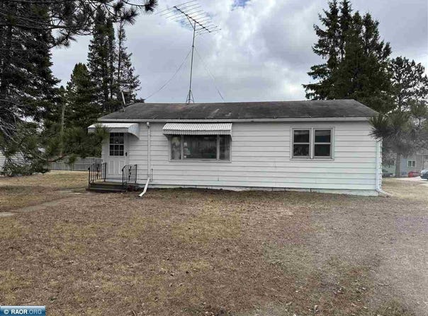 512 Memorial Dr, Buhl, MN 55713