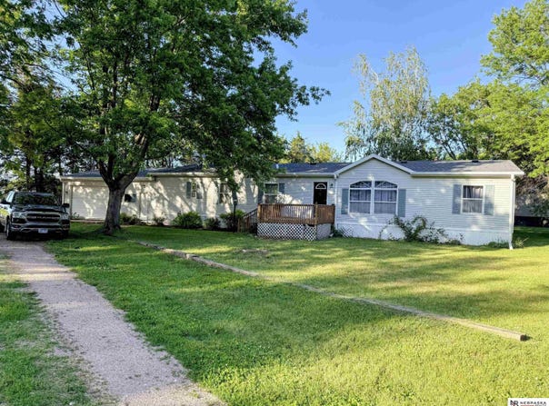 211 Pine Street, Bee, NE 68314