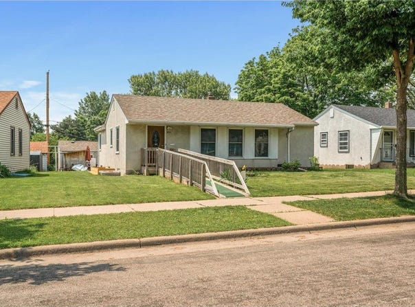 1680 Iowa Avenue E, Saint Paul, MN 55106