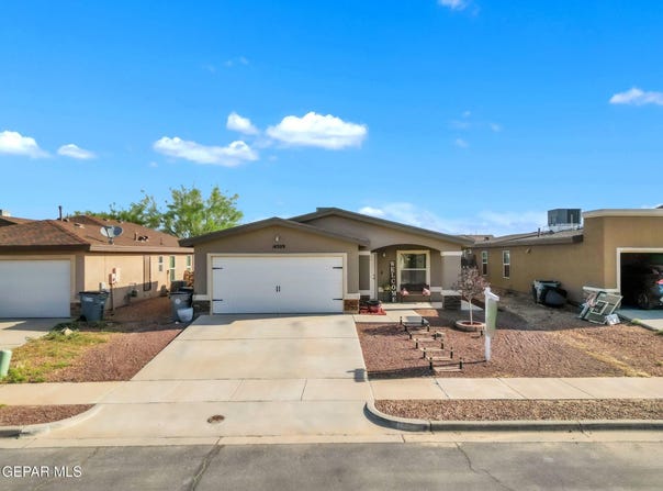 14209 RUSS LEACH Avenue, El Paso, TX 79938