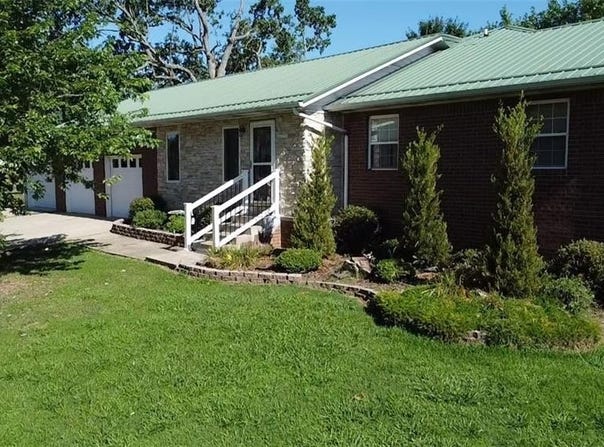 893 Zinc  RD, Harrison, AR 72601