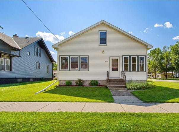 400 Pine Street, Nicollet, MN 56074
