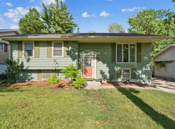 1001 NW Pawnee Dr NW, CedarRapids, IA 52405