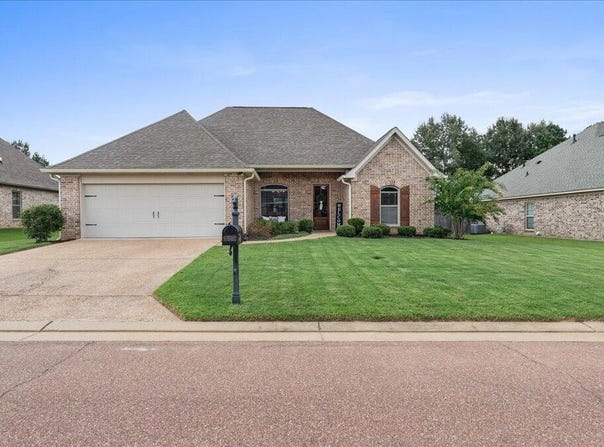 217 Clubview Circle, Pearl, MS 39208