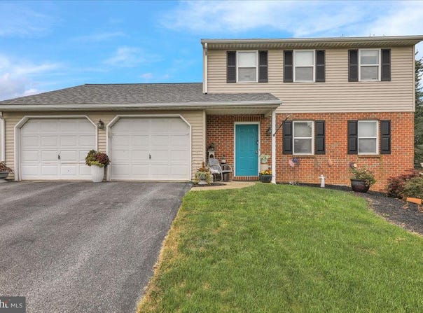 238 LEMON LANE, LEOLA, PA 17540