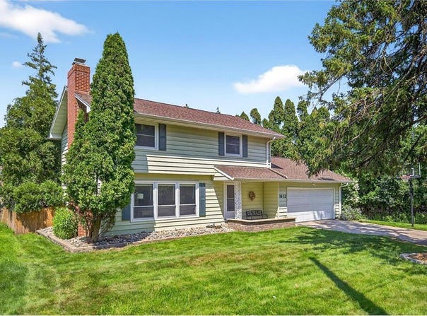 1412 Skyline Drive SW, Rochester, MN 55902