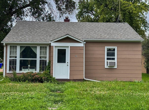 208 3rd St SE, De Smet, SD 57231