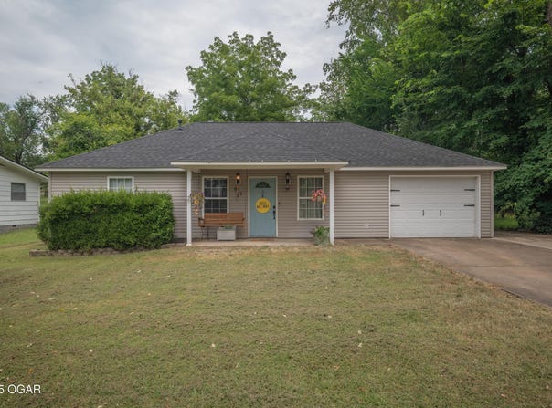 603 S Spring Street, Grove, OK 74344