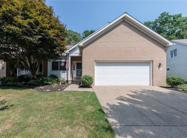 694 N Ridgecliff Street, Tallmadge, OH 44278