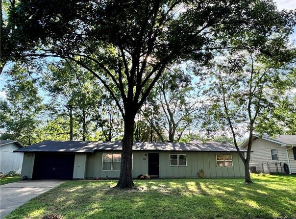 468 N Garfield Avenue, Bonner Springs, KS 66012