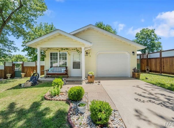 1701 E Harvest Circle, Perryville, MO 63775