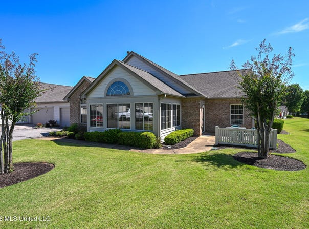 8847 Parkview Oaks Circle, Olive Branch, MS 38654