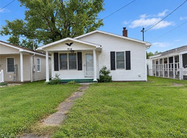 910 18th Street, Vienna, WV 26105