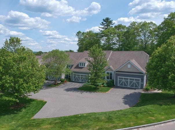 204 Sandtrap Court, Northbridge, MA 01534