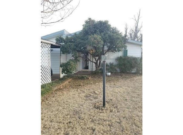 407 W 12th Street, Quanah, TX 79252