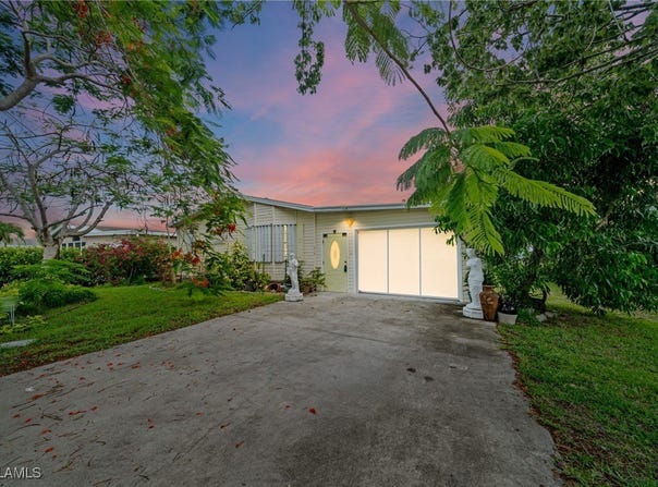 919 Manatee Road, Naples, FL 34114