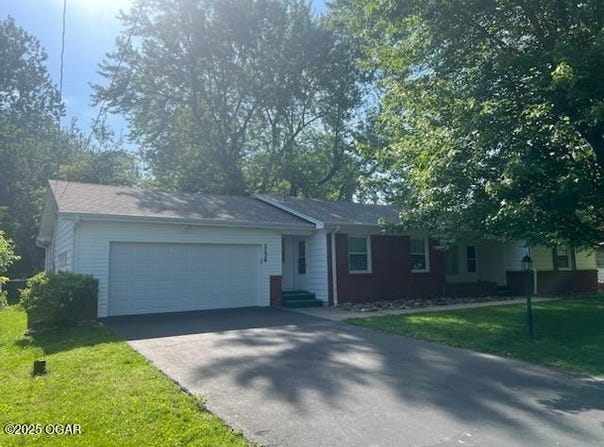2124 S Kimbrough Avenue, Springfield, MO 65807