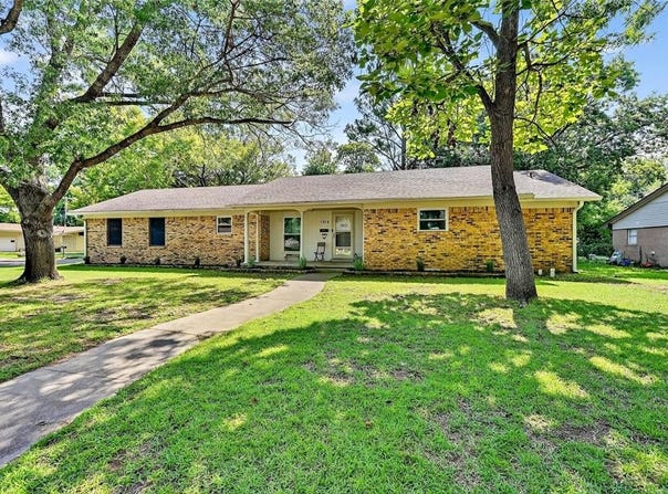 1914 Laurel Road, Gainesville, TX 76240