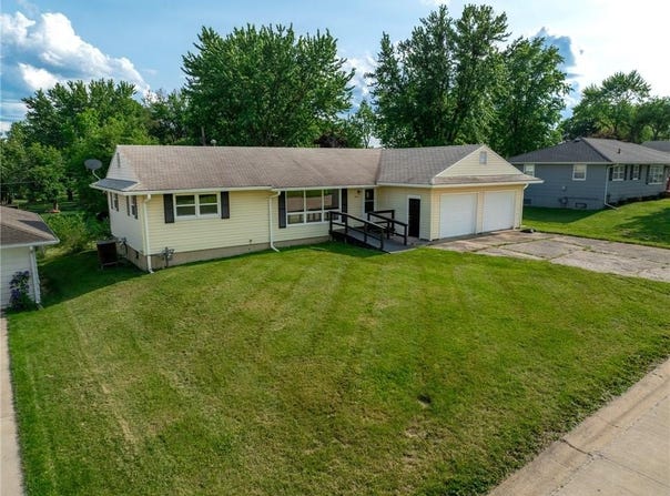 209 Crescent Drive, Chillicothe, MO 64601