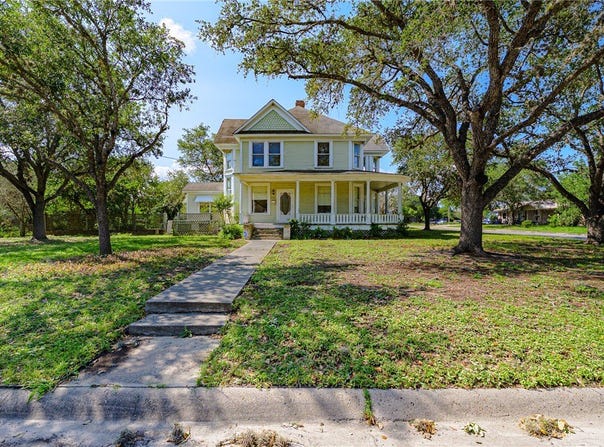 711 E Lott Street, Beeville, TX 78102