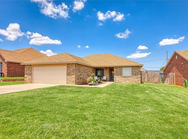 311 Ridgecrest Drive, Elk City, OK 73644