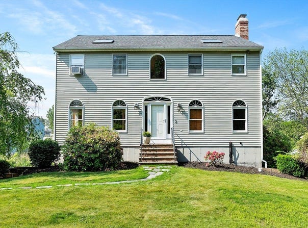 26 Pine Ave, Dracut, MA 01826