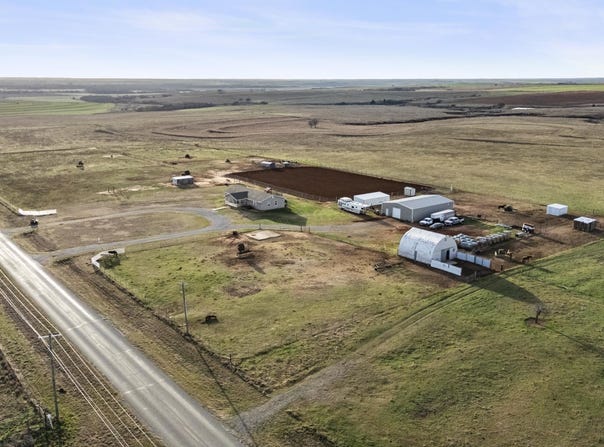 22950 E 1130 Rd, Bessie, OK 73622