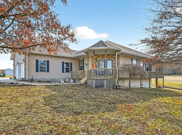 1592 E 431st Road, Bolivar, MO 65613