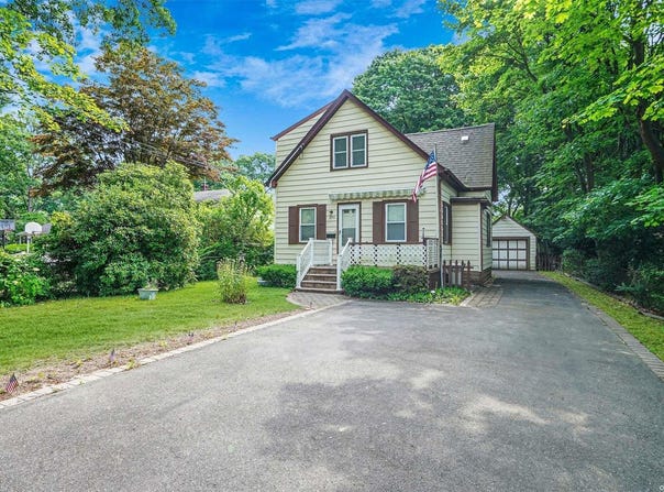 1193 Brookdale Avenue, Bay Shore, NY 11706
