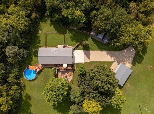 15978 S Leweling Road, Scranton, KS 66537