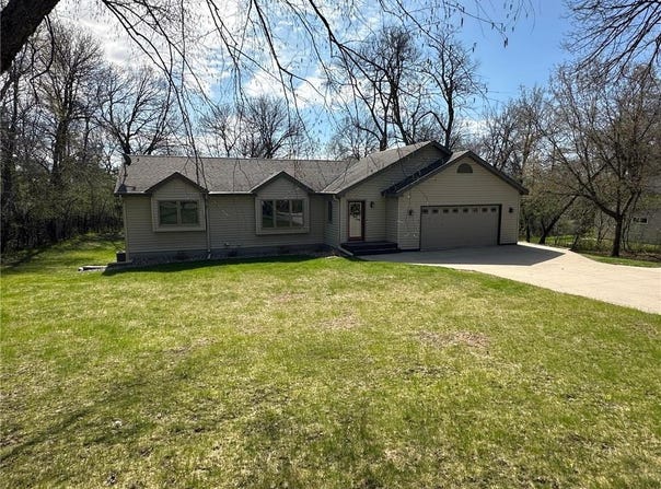 9 Nakota Drive NE, Spicer, MN 56288