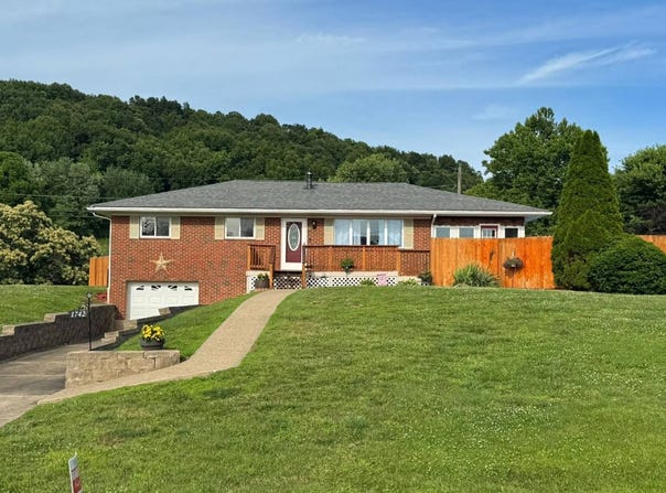 1742 Ravenswood Drive, Ravenswood, WV 26164
