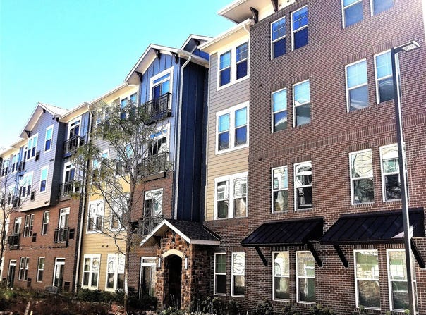 690 E Algonquin Road, Schaumburg, IL 60173
