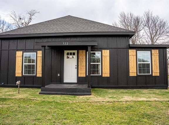 322 W Seneca Street, Nowata, OK 74048