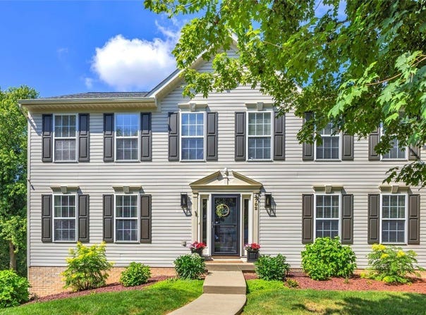 702 Williamsburg Ct, Cranberry Twp, PA 16066