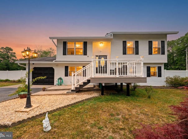 2 E RIDGEWOOD Avenue, GALLOWAY, NJ 08205