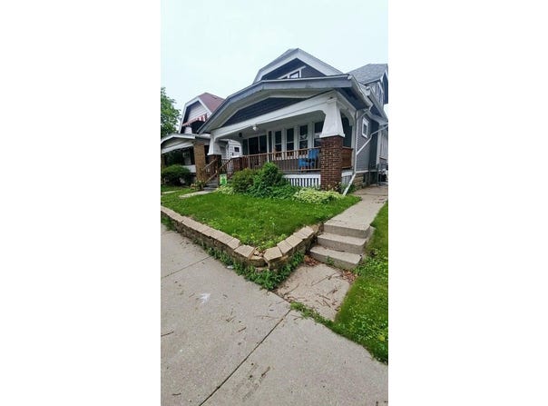 2224 S 33rd St, Milwaukee, WI 53215