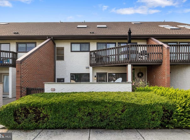 680 GENEVA DRIVE, MECHANICSBURG, PA 17055
