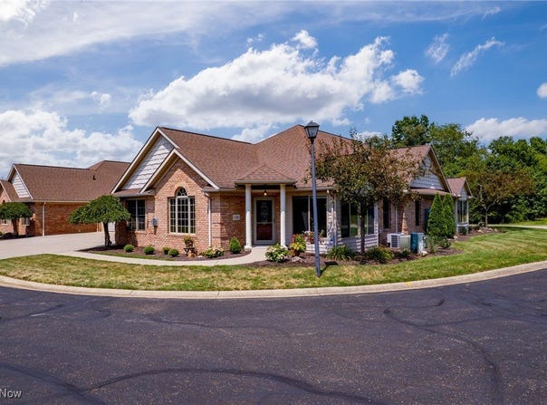 1135 Saint Abigail Street SW, Hartville, OH 44632