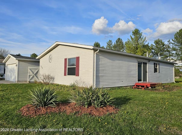 229 Cadgewith E, Lansing, MI 48906